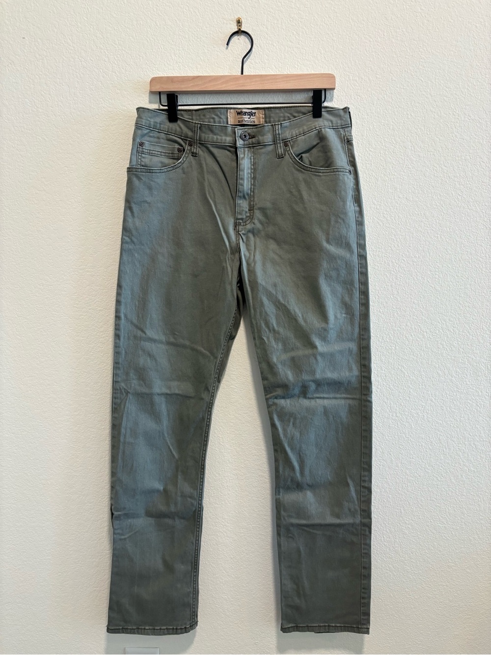 Wrangler authentic Men's Olive-Tone Straight Jeans 33x32
